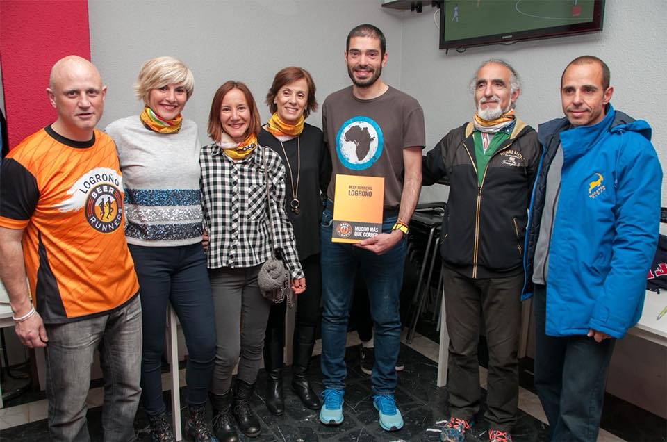 Marcelina Hernaiz,Gema Olave,Susana Ansoleaga,Oscar Calvé y Raúl Lopez homenajeados por los Beer Runners