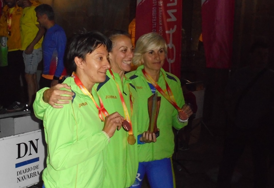 Ramillete de medallas de nuestras chicas en el Campeonato de España de 10.000 en Ruta.