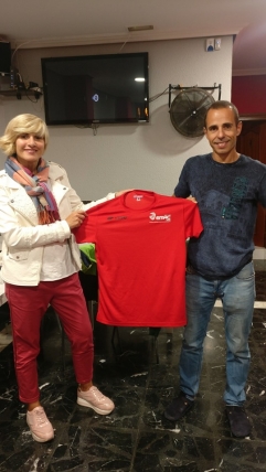 Raúl López y Susana Ansoleaga reconocidos por el grupo Beer Runners Logroño.