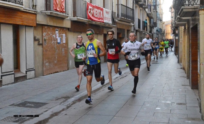 Sufriendo lo inesperado Nacho López mejora su registro de maratón en Sevilla.