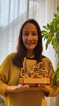 Gema Olave recibió su premio como vencedora de la I Rioja Trail Torrecilla.