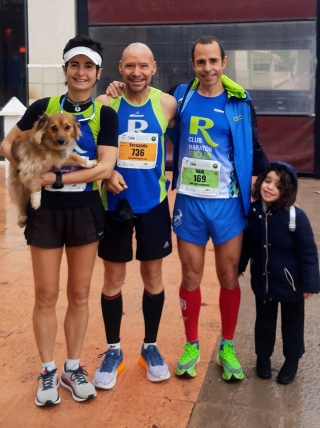 Raúl López,Fernándo Álvarez y Miren Idoia Fernández,pasearon nuestros colores en la Media Maratón de Santa Pola.