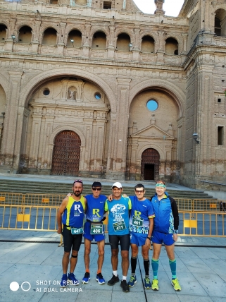 Cuatro compañeros pasearon nuestra R entre Alfaro y Rincón de Soto en la segunda etapa Ruta Jacobea del Ebro.