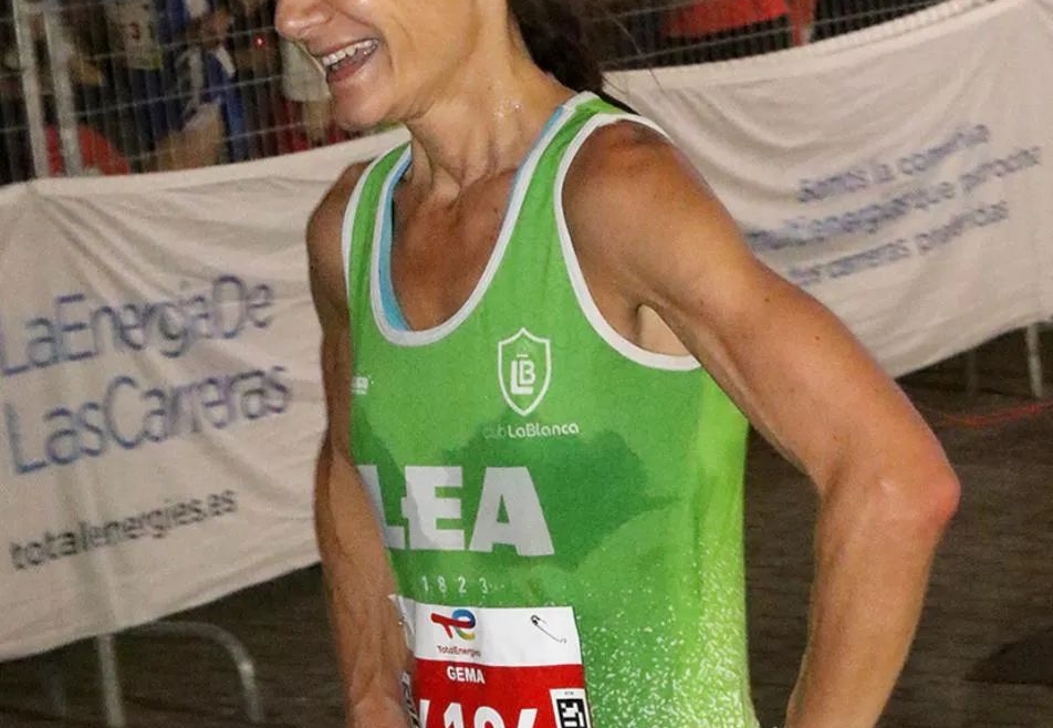 Gema Olave,Ingrid Dalcy Flores y Joel Martínez se reparten en el Maratón Nocturno de Bilbao.