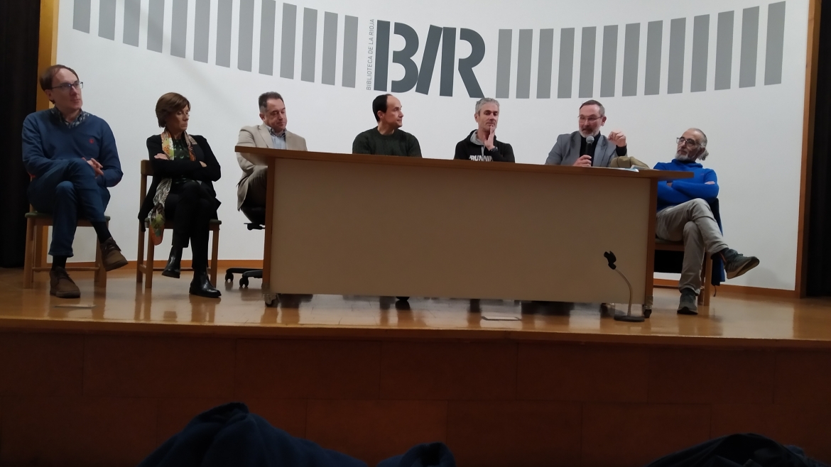 Nuestros compañeros Jorge Maza,Marcelina Hernáiz y Oscar calvé dieron una charla coloquio en la Biblioteca General de La Rioja.