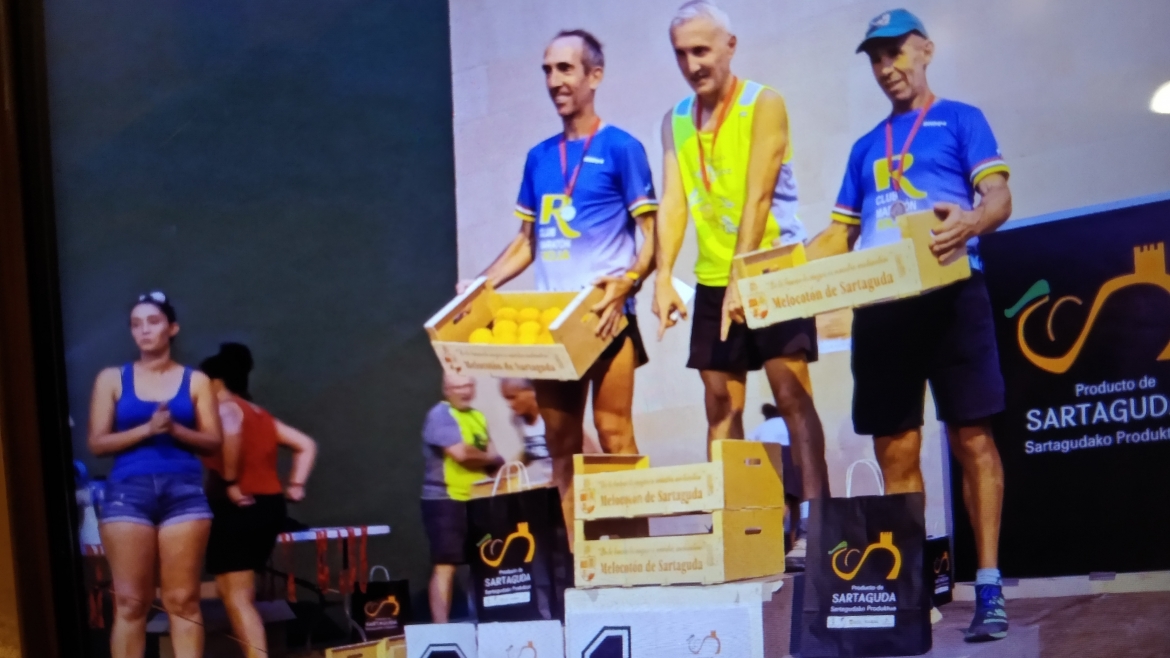Manel Vergara y Alfonso Díez segundo y tercer Veterano B en la Carrera del Melocotón de Sartaguda